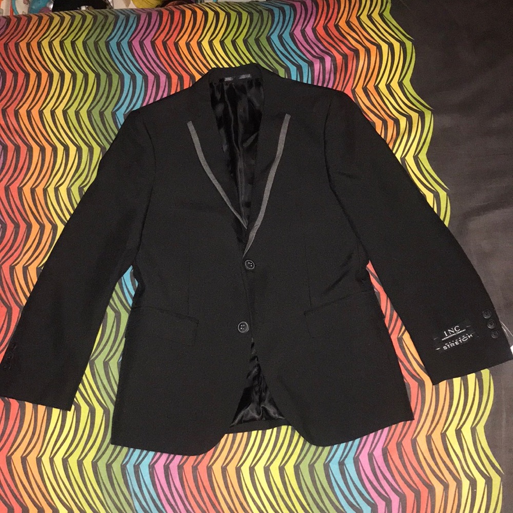 I’m selling a boys pants suit